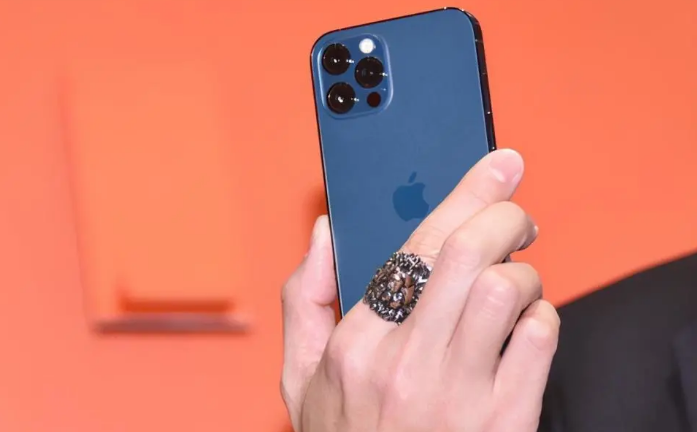 文山苹果手机维修分享iPhone12系列重启方法教程 